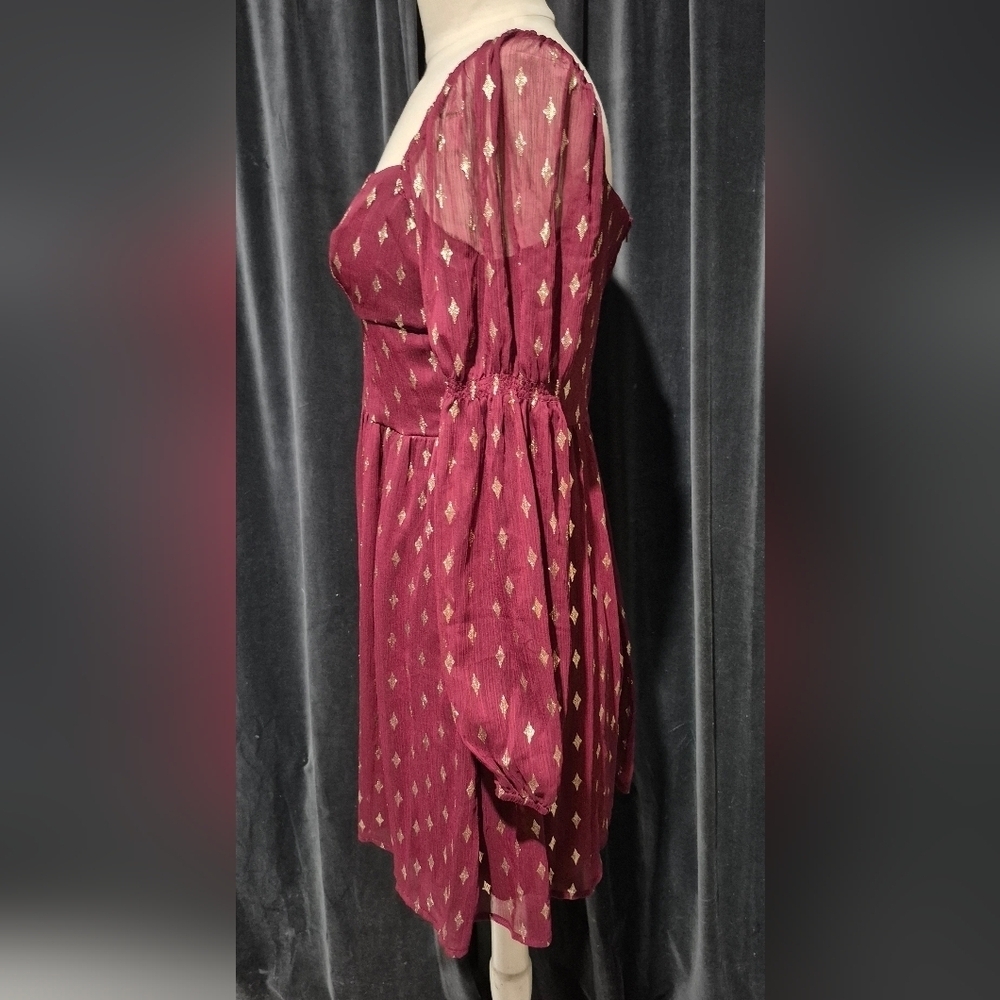 Chic Long Sleeve Burgundy Dress with Gold Accents - Picture 2 of 3